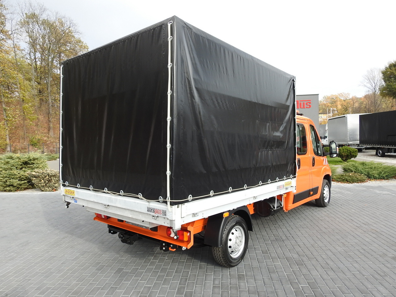 PEUGEOT BOXER STAKE BODY TARPAULIN DOUBLE CABIN DOKA 7 SEATS AIR CONDITIONING PNEUMATICS 140HP - Flatbed van: picture 3 PEUGEOT BOXER STAKE BODY TARPAULIN DOUBLE CABIN DOKA 7 SEATS AIR CONDITIONING PNEUMATICS 140HP - Flatbed van: picture 3