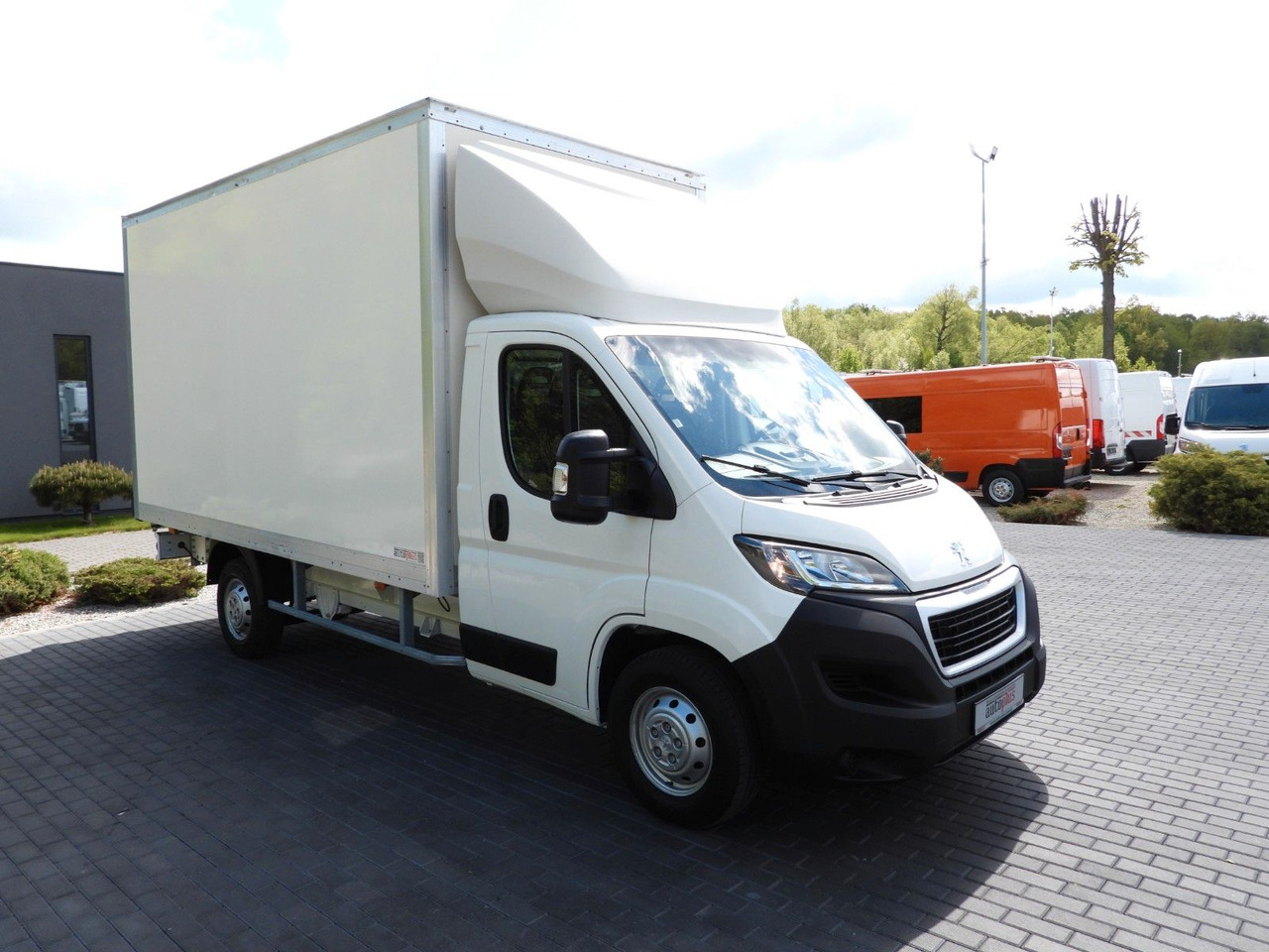 Peugeot BOXER KOFFER 8 PALETTEN TEMPOMAT KLIMAANLAGE Peugeot BOXER KOFFER 8 PALETTEN TEMPOMAT KLIMAANLAGE - Box van: picture 4 Peugeot BOXER KOFFER 8 PALETTEN TEMPOMAT KLIMAANLAGE Peugeot BOXER KOFFER 8 PALETTEN TEMPOMAT KLIMAANLAGE - Box van: picture 4