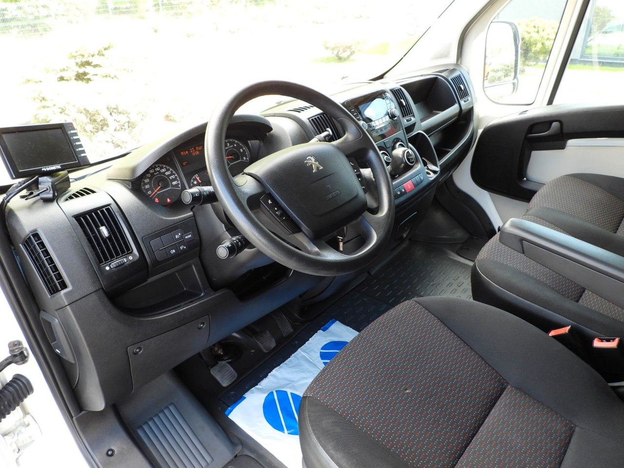 Peugeot BOXER KOFFER 8 PALETTEN TEMPOMAT KLIMAANLAGE Peugeot BOXER KOFFER 8 PALETTEN TEMPOMAT KLIMAANLAGE - Box van: picture 2 Peugeot BOXER KOFFER 8 PALETTEN TEMPOMAT KLIMAANLAGE Peugeot BOXER KOFFER 8 PALETTEN TEMPOMAT KLIMAANLAGE - Box van: picture 2