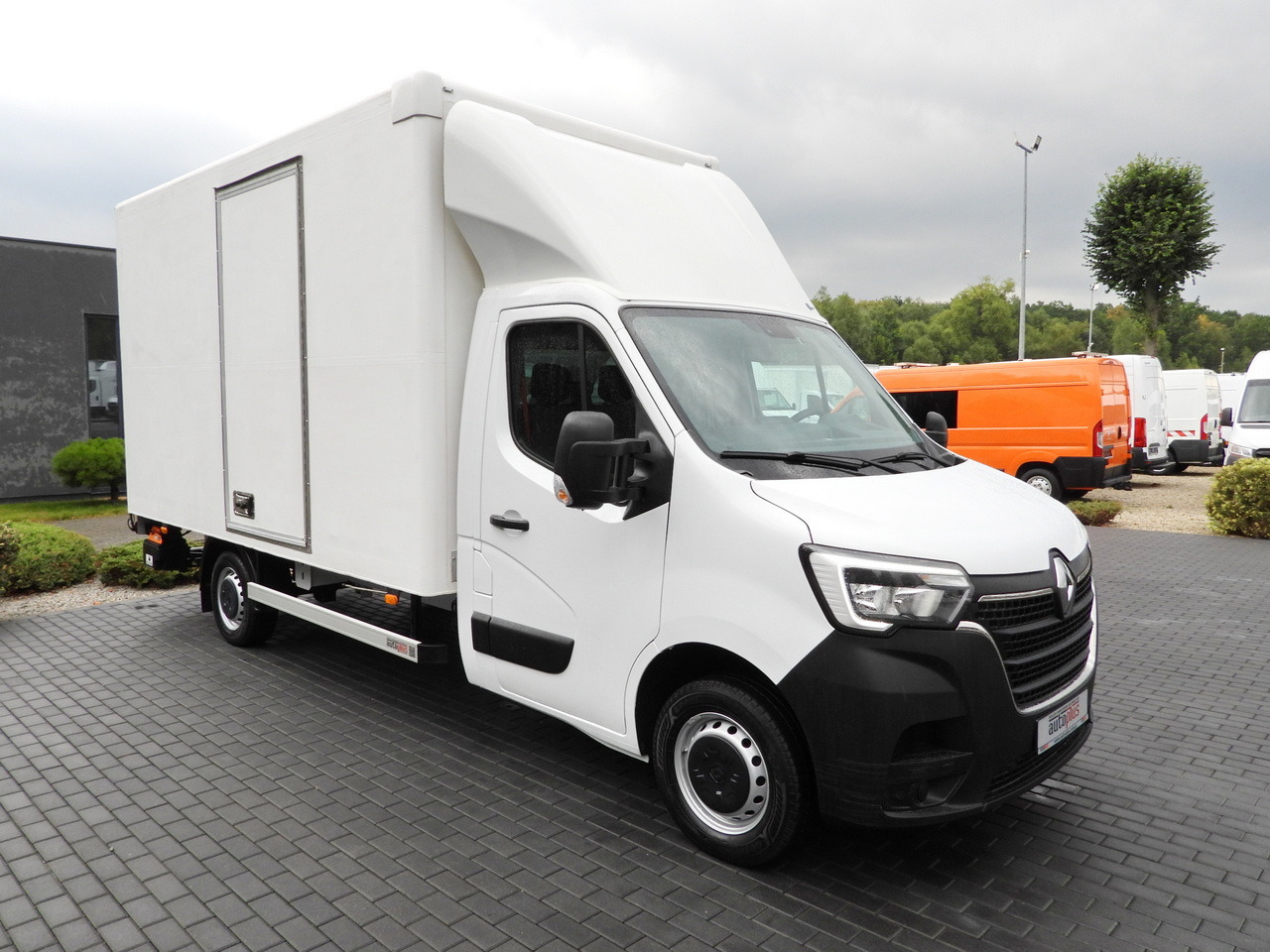RENAULT MASTER BOX LIFT 8 PALLETS CRUISE CONTROL LED LIGHTS AIR CONDITIONING 145HP - Box van: picture 4 RENAULT MASTER BOX LIFT 8 PALLETS CRUISE CONTROL LED LIGHTS AIR CONDITIONING 145HP - Box van: picture 4