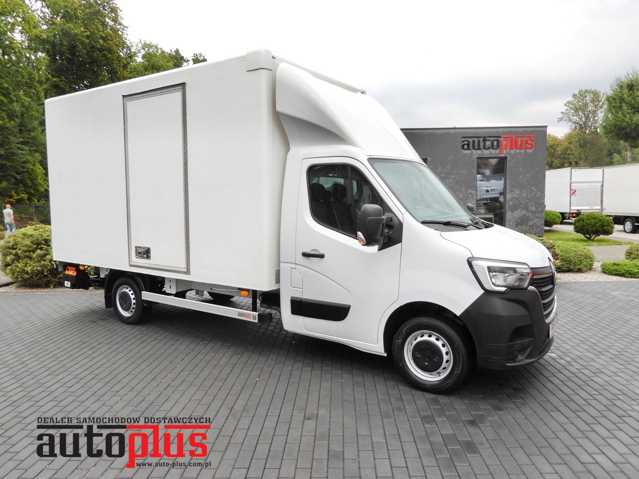 RENAULT MASTER BOX LIFT 8 PALLETS CRUISE CONTROL LED LIGHTS AIR CONDITIONING 145HP - Box van: picture 1 RENAULT MASTER BOX LIFT 8 PALLETS CRUISE CONTROL LED LIGHTS AIR CONDITIONING 145HP - Box van: picture 1