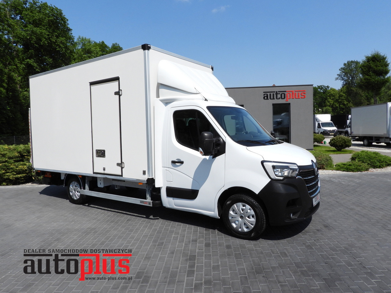 RENAULT MASTER BOX LIFT 8 PALLETS CRUISE CONTROL LED LIGHTS AIR CONDITIONING 165HP - Box van: picture 1 RENAULT MASTER BOX LIFT 8 PALLETS CRUISE CONTROL LED LIGHTS AIR CONDITIONING 165HP - Box van: picture 1