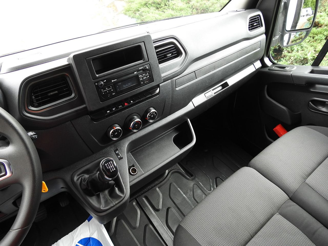 Curtain side van RENAULT MASTER: picture 30