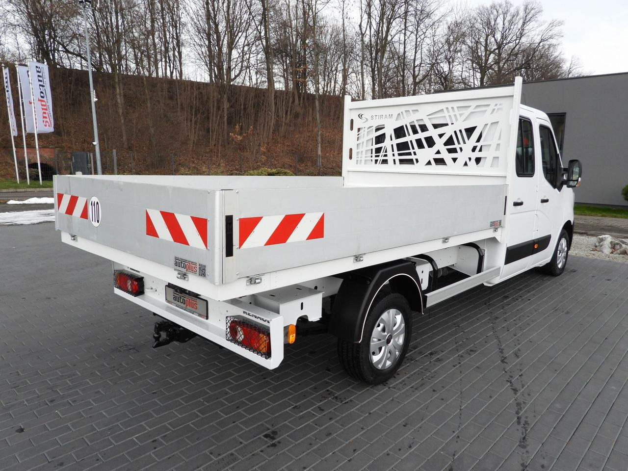 RENAULT MASTER STAKE BODY DOUBLE CABIN DOKA 6 SEATS CRUISE CONTROL NAVIGATION LED LIGHTS AIR CONDITIONING 150HP - Combi van: picture 3 RENAULT MASTER STAKE BODY DOUBLE CABIN DOKA 6 SEATS CRUISE CONTROL NAVIGATION LED LIGHTS AIR CONDITIONING 150HP - Combi van: picture 3