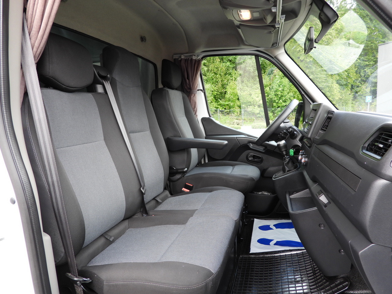 Curtain side van RENAULT MASTER TARPAULIN 10 PALLETS WEBASTO CRUISE CONTROL LED LIGHTS PNEUMATICS AIR CONDITIONING 165HP: picture 37 Curtain side van RENAULT MASTER TARPAULIN 10 PALLETS WEBASTO CRUISE CONTROL LED LIGHTS PNEUMATICS AIR CONDITIONING 165HP: picture 37