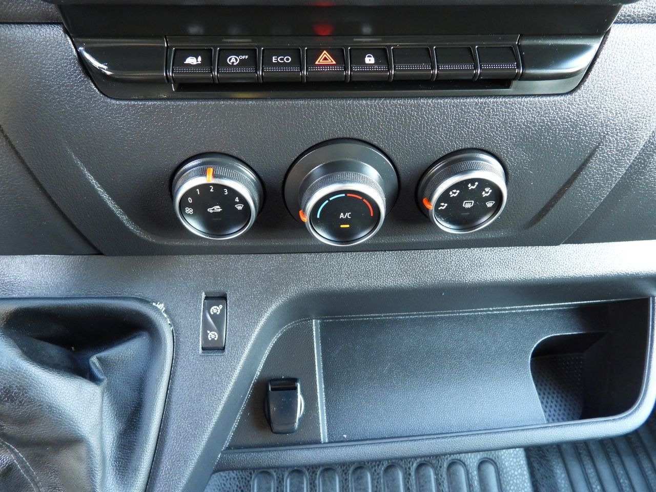 Curtain side van RENAULT MASTER TARPAULIN 10 PALLETS WEBASTO CRUISE CONTROL LED LIGHTS PNEUMATICS AIR CONDITIONING 165HP: picture 33 Curtain side van RENAULT MASTER TARPAULIN 10 PALLETS WEBASTO CRUISE CONTROL LED LIGHTS PNEUMATICS AIR CONDITIONING 165HP: picture 33