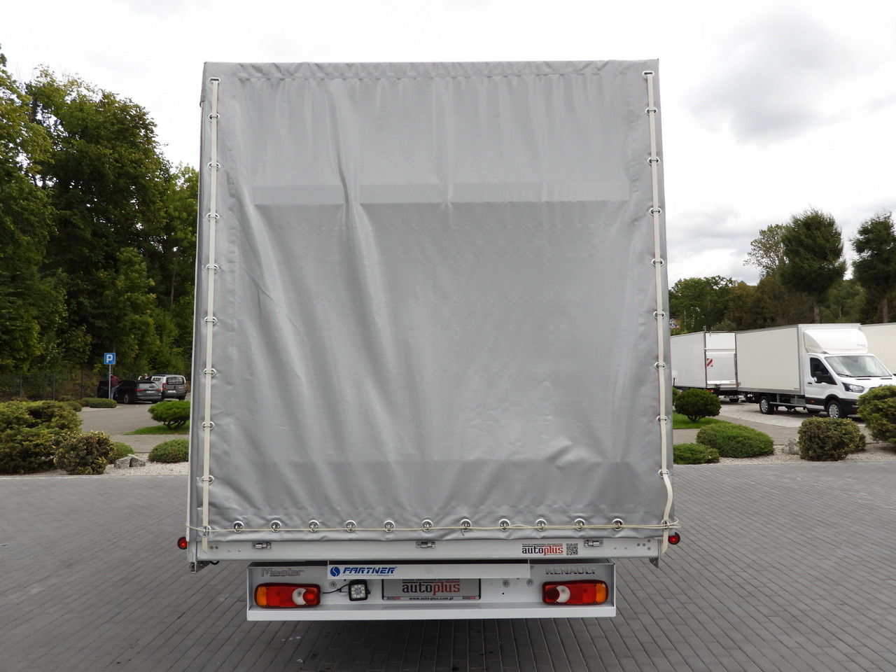Curtain side van RENAULT MASTER TARPAULIN 10 PALLETS WEBASTO CRUISE CONTROL LED LIGHTS PNEUMATICS AIR CONDITIONING 165HP: picture 11 Curtain side van RENAULT MASTER TARPAULIN 10 PALLETS WEBASTO CRUISE CONTROL LED LIGHTS PNEUMATICS AIR CONDITIONING 165HP: picture 11