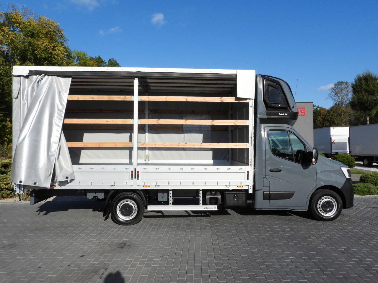 Curtain side van RENAULT MASTER TARPAULIN 10 PALLETS WEBASTO CRUISE CONTROL LED LIGHTS PNEUMATICS AIR CONDITIONING 165HP: picture 8 Curtain side van RENAULT MASTER TARPAULIN 10 PALLETS WEBASTO CRUISE CONTROL LED LIGHTS PNEUMATICS AIR CONDITIONING 165HP: picture 8