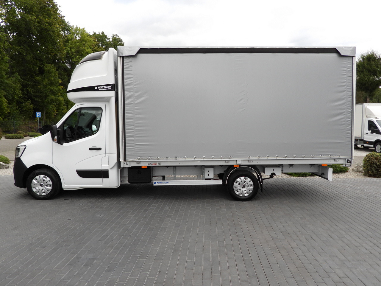 Curtain side van RENAULT MASTER TARPAULIN 10 PALLETS WEBASTO CRUISE CONTROL LED LIGHTS PNEUMATICS AIR CONDITIONING 165HP: picture 9 Curtain side van RENAULT MASTER TARPAULIN 10 PALLETS WEBASTO CRUISE CONTROL LED LIGHTS PNEUMATICS AIR CONDITIONING 165HP: picture 9