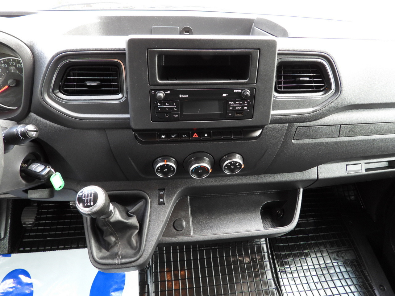 Curtain side van RENAULT MASTER TARPAULIN 10 PALLETS WEBASTO CRUISE CONTROL LED LIGHTS PNEUMATICS AIR CONDITIONING 165HP: picture 33 Curtain side van RENAULT MASTER TARPAULIN 10 PALLETS WEBASTO CRUISE CONTROL LED LIGHTS PNEUMATICS AIR CONDITIONING 165HP: picture 33