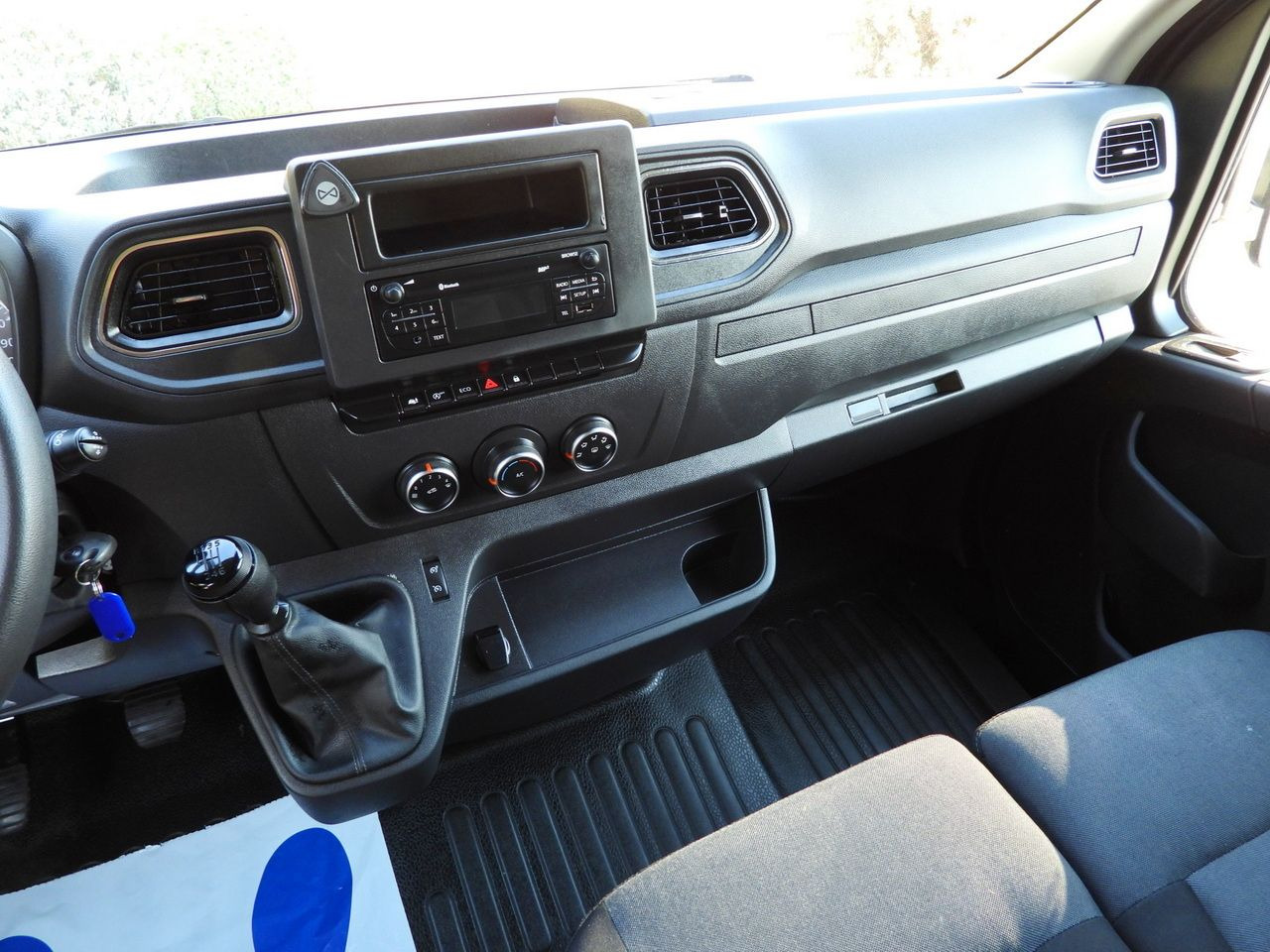 Curtain side van RENAULT MASTER TARPAULIN 10 PALLETS WEBASTO CRUISE CONTROL LED LIGHTS PNEUMATICS AIR CONDITIONING 165HP: picture 30 Curtain side van RENAULT MASTER TARPAULIN 10 PALLETS WEBASTO CRUISE CONTROL LED LIGHTS PNEUMATICS AIR CONDITIONING 165HP: picture 30