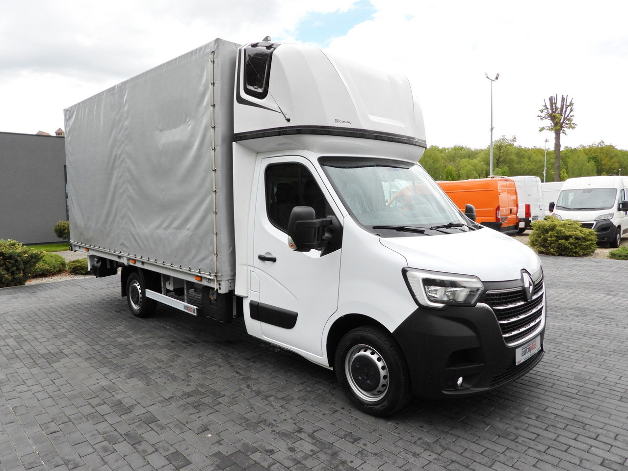 RENAULT MASTER TARPAULIN 10 PALLETS WEBASTO CRUISE CONTROL LED LIGHTS PNEUMATICS AIR CONDITIONING 165HP - Curtain side van: picture 4 RENAULT MASTER TARPAULIN 10 PALLETS WEBASTO CRUISE CONTROL LED LIGHTS PNEUMATICS AIR CONDITIONING 165HP - Curtain side van: picture 4