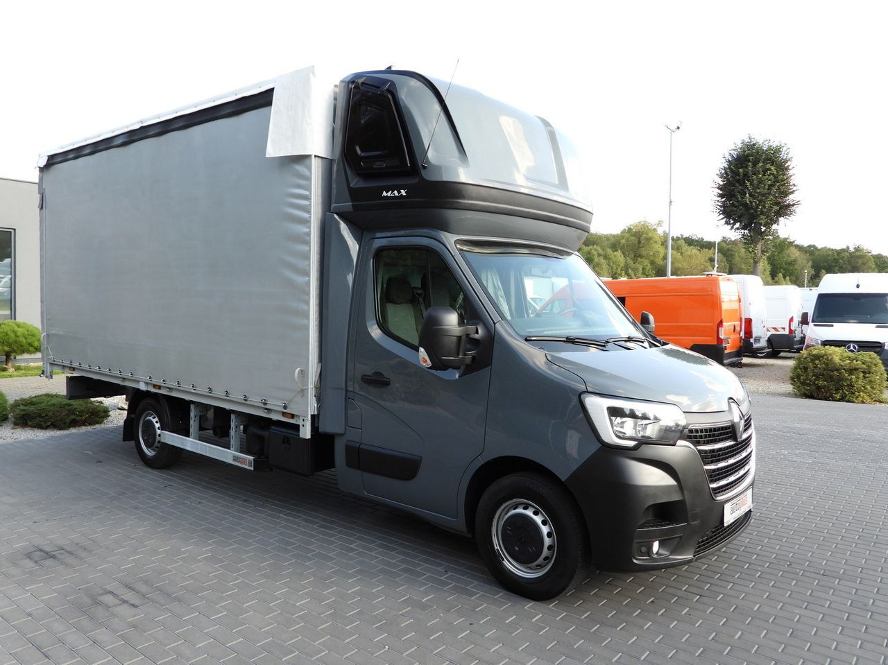 RENAULT MASTER TARPAULIN 10 PALLETS WEBASTO CRUISE CONTROL LED LIGHTS PNEUMATICS AIR CONDITIONING 165HP - Curtain side van: picture 4 RENAULT MASTER TARPAULIN 10 PALLETS WEBASTO CRUISE CONTROL LED LIGHTS PNEUMATICS AIR CONDITIONING 165HP - Curtain side van: picture 4