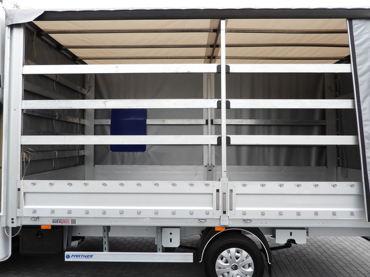 Curtain side van RENAULT MASTER TARPAULIN 10 PALLETS WEBASTO CRUISE CONTROL LED LIGHTS PNEUMATICS AIR CONDITIONING 165HP: picture 25 Curtain side van RENAULT MASTER TARPAULIN 10 PALLETS WEBASTO CRUISE CONTROL LED LIGHTS PNEUMATICS AIR CONDITIONING 165HP: picture 25