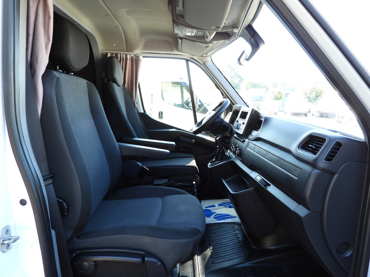 Leasing of RENAULT MASTER  TARPAULIN 10 PALLETS WEBASTO CRUISE CONTROL LED LIGHTS PNEUMATICS AIR CONDITIONING  165HP RENAULT MASTER  TARPAULIN 10 PALLETS WEBASTO CRUISE CONTROL LED LIGHTS PNEUMATICS AIR CONDITIONING  165HP: picture 37