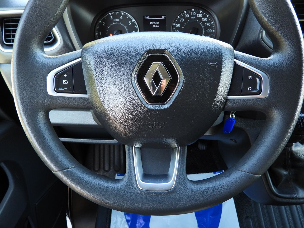 Curtain side van RENAULT MASTER TARPAULIN 10 PALLETS WEBASTO CRUISE CONTROL LED LIGHTS PNEUMATICS AIR CONDITIONING 165HP: picture 29 Curtain side van RENAULT MASTER TARPAULIN 10 PALLETS WEBASTO CRUISE CONTROL LED LIGHTS PNEUMATICS AIR CONDITIONING 165HP: picture 29