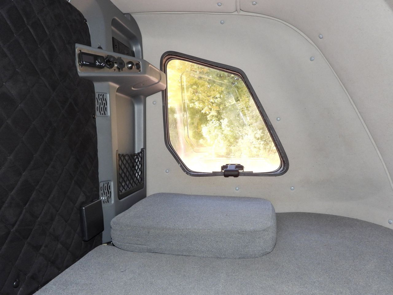 Curtain side van RENAULT MASTER TARPAULIN 10 PALLETS WEBASTO CRUISE CONTROL LED LIGHTS PNEUMATICS AIR CONDITIONING 165HP: picture 38 Curtain side van RENAULT MASTER TARPAULIN 10 PALLETS WEBASTO CRUISE CONTROL LED LIGHTS PNEUMATICS AIR CONDITIONING 165HP: picture 38