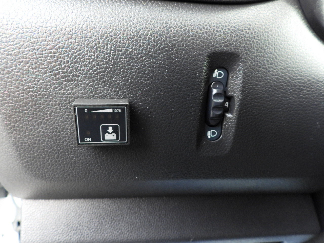 Curtain side van RENAULT MASTER TARPAULIN 10 PALLETS WEBASTO CRUISE CONTROL LED LIGHTS PNEUMATICS AIR CONDITIONING 165HP: picture 29 Curtain side van RENAULT MASTER TARPAULIN 10 PALLETS WEBASTO CRUISE CONTROL LED LIGHTS PNEUMATICS AIR CONDITIONING 165HP: picture 29