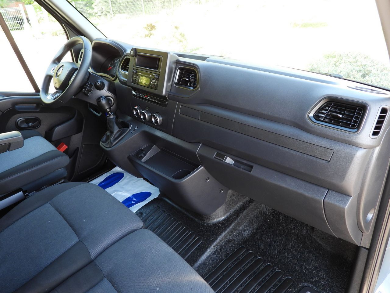 Curtain side van RENAULT MASTER TARPAULIN 10 PALLETS WEBASTO CRUISE CONTROL LED LIGHTS PNEUMATICS AIR CONDITIONING 165HP: picture 36 Curtain side van RENAULT MASTER TARPAULIN 10 PALLETS WEBASTO CRUISE CONTROL LED LIGHTS PNEUMATICS AIR CONDITIONING 165HP: picture 36