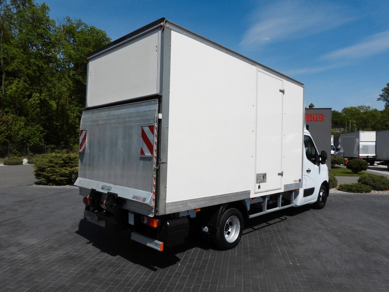 Renault MASTER KOFFER AUFZUG 8 PALETTEN TEMPOMAT NAVI - Box van: picture 3 Renault MASTER KOFFER AUFZUG 8 PALETTEN TEMPOMAT NAVI - Box van: picture 3
