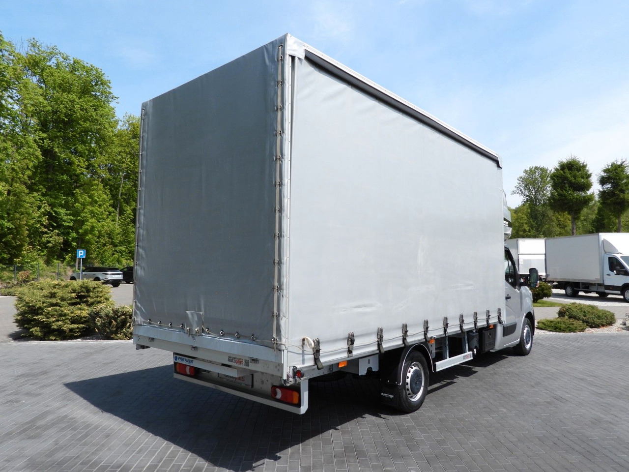 Renault MASTER PRITSCHE PLANE 10 PALETTEN WEBASTO A/C - Curtain side van: picture 3 Renault MASTER PRITSCHE PLANE 10 PALETTEN WEBASTO A/C - Curtain side van: picture 3