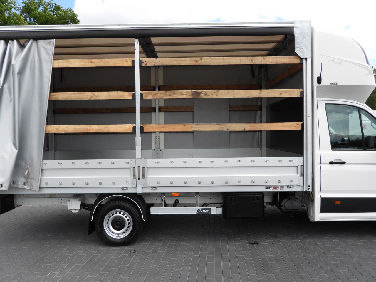 Curtain side van VOLKSWAGEN CRAFTER TARPAULIN 10 PALLETS WEBASTO CRUISE CONTROL AIR CONDITIONING 180HP: picture 32 Curtain side van VOLKSWAGEN CRAFTER TARPAULIN 10 PALLETS WEBASTO CRUISE CONTROL AIR CONDITIONING 180HP: picture 32