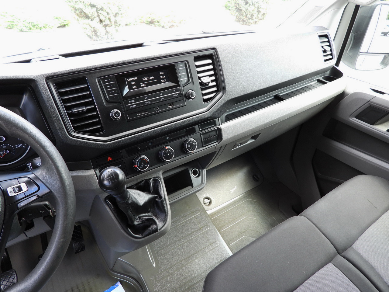 Curtain side van VOLKSWAGEN CRAFTER TARPAULIN 10 PALLETS WEBASTO CRUISE CONTROL AIR CONDITIONING 180HP: picture 43 Curtain side van VOLKSWAGEN CRAFTER TARPAULIN 10 PALLETS WEBASTO CRUISE CONTROL AIR CONDITIONING 180HP: picture 43