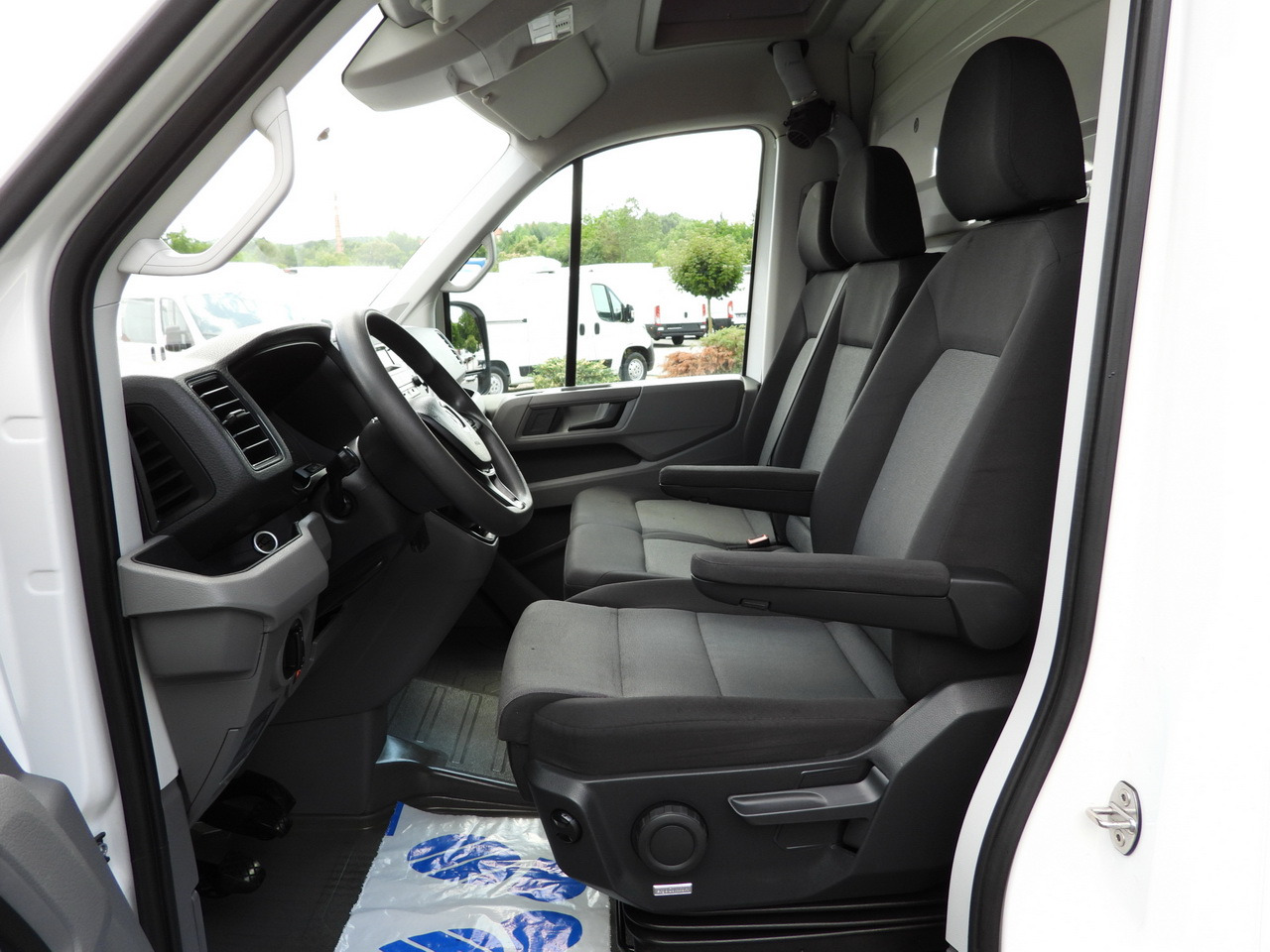 Curtain side van VOLKSWAGEN CRAFTER TARPAULIN 10 PALLETS WEBASTO CRUISE CONTROL AIR CONDITIONING 180HP: picture 39 Curtain side van VOLKSWAGEN CRAFTER TARPAULIN 10 PALLETS WEBASTO CRUISE CONTROL AIR CONDITIONING 180HP: picture 39