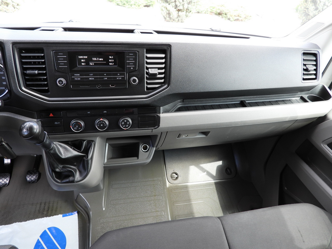 Curtain side van VOLKSWAGEN CRAFTER TARPAULIN 10 PALLETS WEBASTO CRUISE CONTROL AIR CONDITIONING 180HP: picture 42 Curtain side van VOLKSWAGEN CRAFTER TARPAULIN 10 PALLETS WEBASTO CRUISE CONTROL AIR CONDITIONING 180HP: picture 42