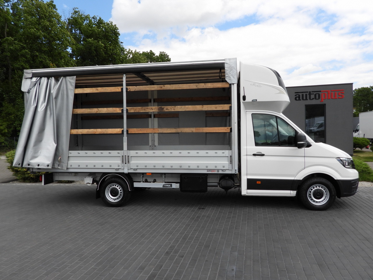 Curtain side van VOLKSWAGEN CRAFTER TARPAULIN 10 PALLETS WEBASTO CRUISE CONTROL AIR CONDITIONING 180HP: picture 8 Curtain side van VOLKSWAGEN CRAFTER TARPAULIN 10 PALLETS WEBASTO CRUISE CONTROL AIR CONDITIONING 180HP: picture 8