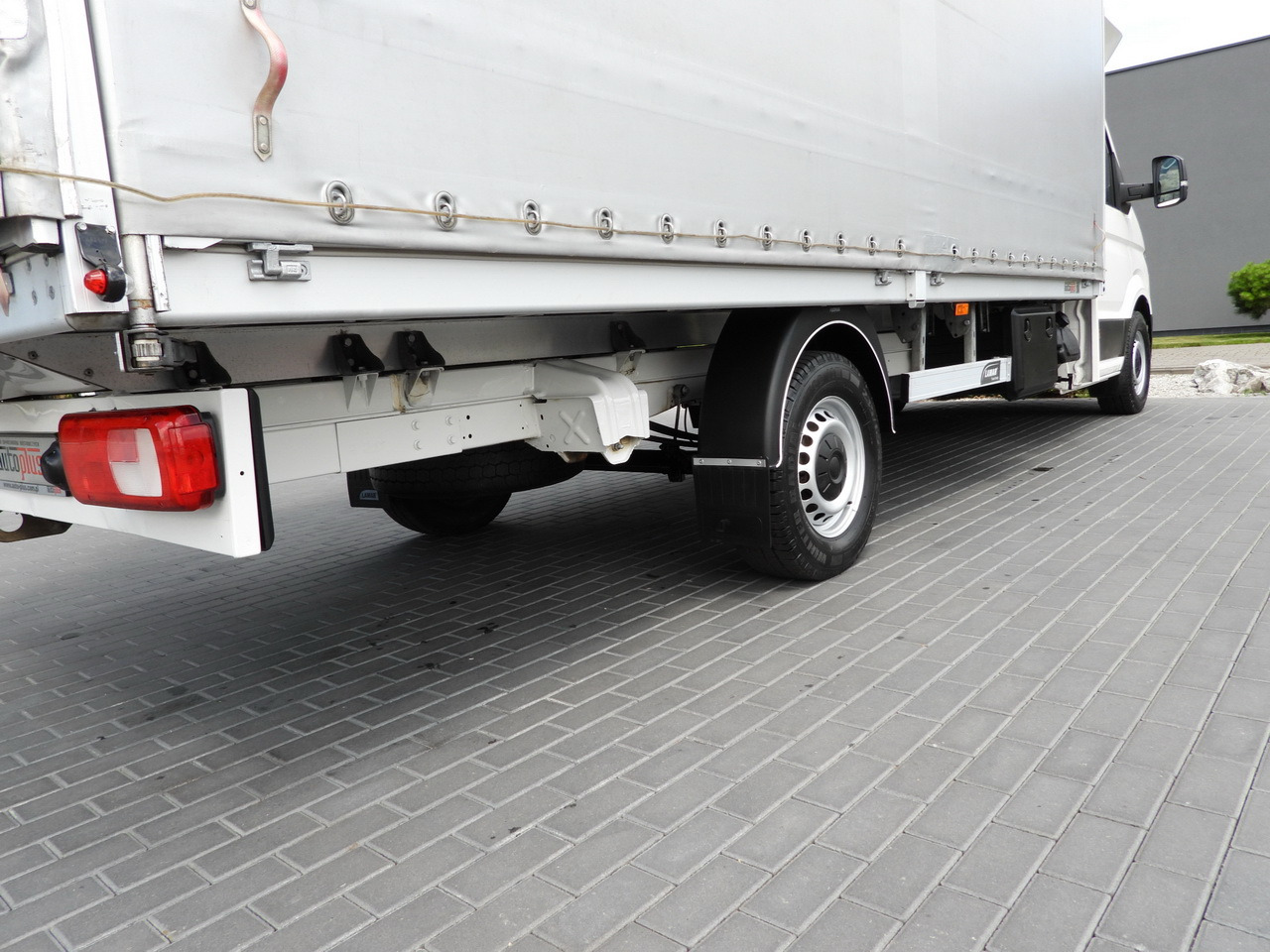 Curtain side van VOLKSWAGEN CRAFTER TARPAULIN 10 PALLETS WEBASTO CRUISE CONTROL AIR CONDITIONING 180HP: picture 27 Curtain side van VOLKSWAGEN CRAFTER TARPAULIN 10 PALLETS WEBASTO CRUISE CONTROL AIR CONDITIONING 180HP: picture 27