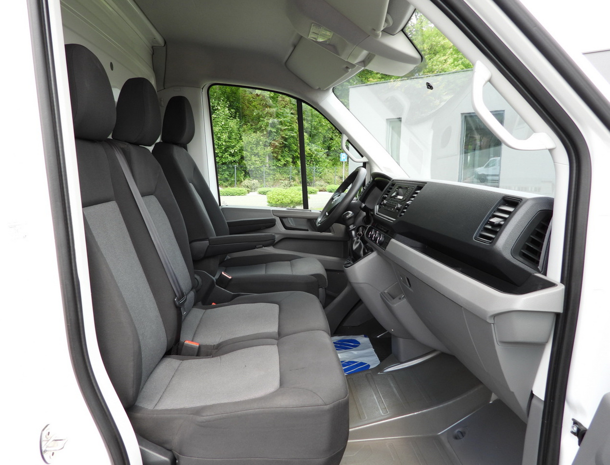 Curtain side van VOLKSWAGEN CRAFTER TARPAULIN 10 PALLETS WEBASTO CRUISE CONTROL AIR CONDITIONING 180HP: picture 50 Curtain side van VOLKSWAGEN CRAFTER TARPAULIN 10 PALLETS WEBASTO CRUISE CONTROL AIR CONDITIONING 180HP: picture 50