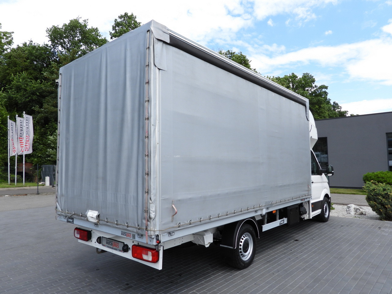 Curtain side van VOLKSWAGEN CRAFTER TARPAULIN 10 PALLETS WEBASTO CRUISE CONTROL AIR CONDITIONING 180HP: picture 23 Curtain side van VOLKSWAGEN CRAFTER TARPAULIN 10 PALLETS WEBASTO CRUISE CONTROL AIR CONDITIONING 180HP: picture 23