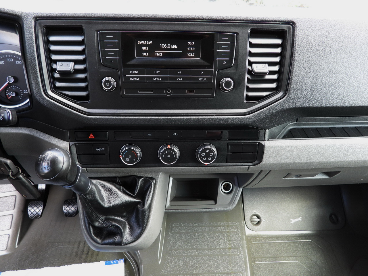 Curtain side van VOLKSWAGEN CRAFTER TARPAULIN 10 PALLETS WEBASTO CRUISE CONTROL AIR CONDITIONING 180HP: picture 48 Curtain side van VOLKSWAGEN CRAFTER TARPAULIN 10 PALLETS WEBASTO CRUISE CONTROL AIR CONDITIONING 180HP: picture 48