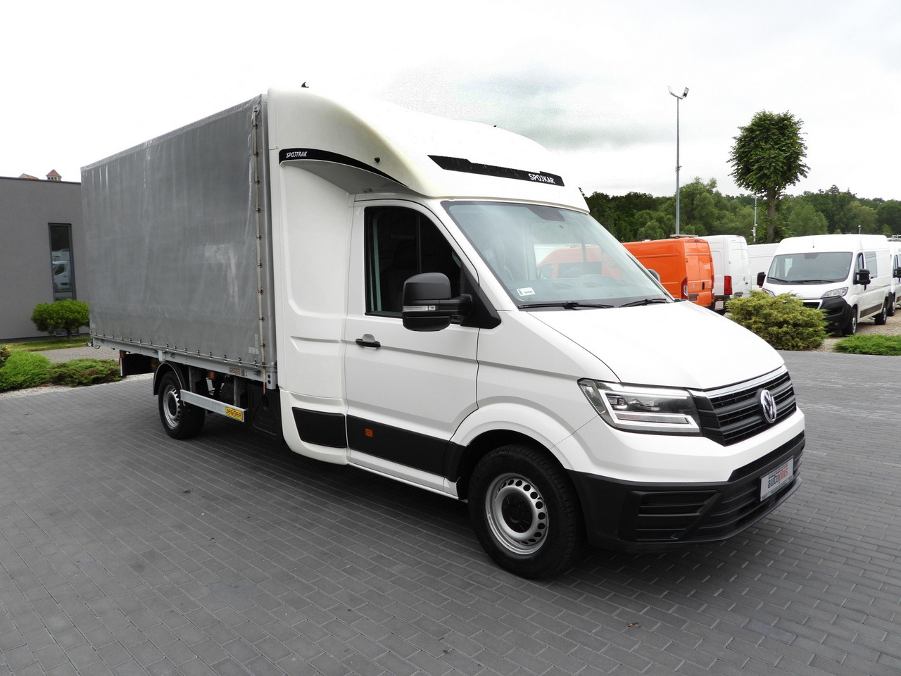 VOLKSWAGEN CRAFTER TARPAULIN 8 PALLETS WEBASTO CRUISE CONTROL LED LIGHTS AIR CONDITIONING 180HP - Curtain side van: picture 4 VOLKSWAGEN CRAFTER TARPAULIN 8 PALLETS WEBASTO CRUISE CONTROL LED LIGHTS AIR CONDITIONING 180HP - Curtain side van: picture 4