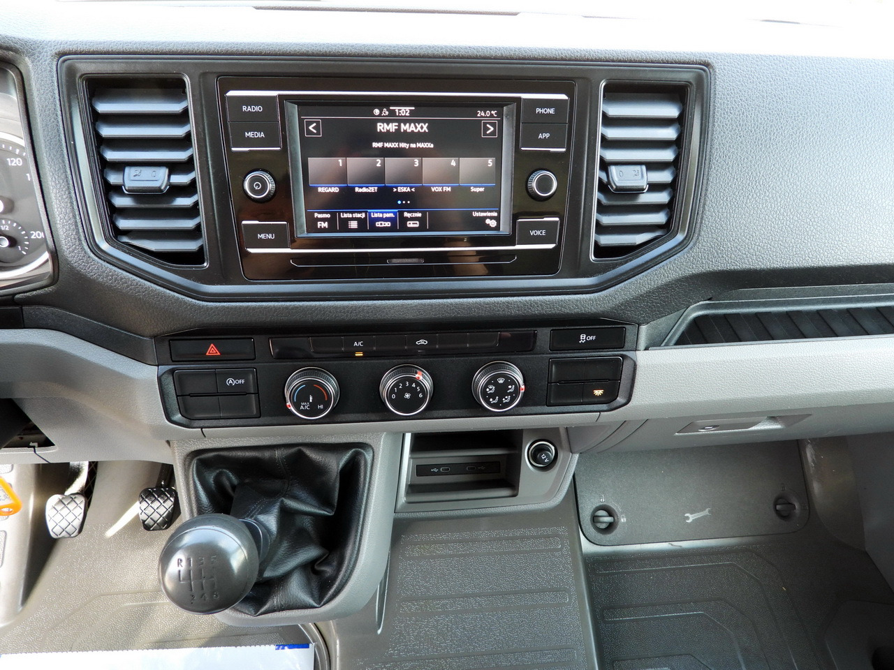 Curtain side van VOLKSWAGEN CRAFTER TARPAULIN LIFT 8 PALLETS CRUISE CONTROL LED LIGHTS TWIN WHEELS AIR CONDITIONING 180HP: picture 38 Curtain side van VOLKSWAGEN CRAFTER TARPAULIN LIFT 8 PALLETS CRUISE CONTROL LED LIGHTS TWIN WHEELS AIR CONDITIONING 180HP: picture 38