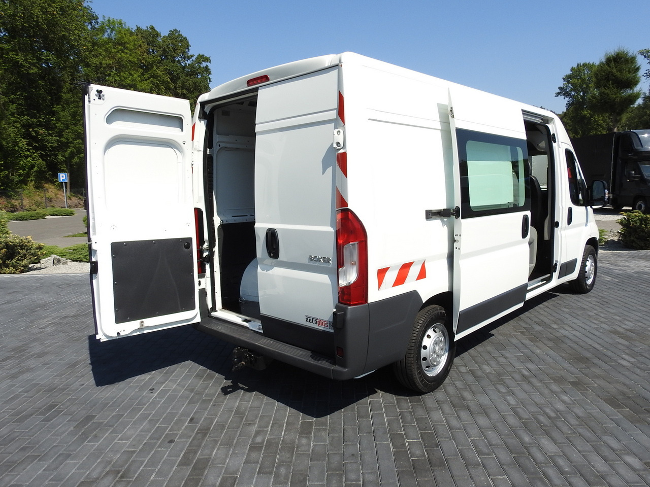 PEUGEOT BOXER BOX DELIVERY VAN 7 SEATS 110HP - Van: picture 3 PEUGEOT BOXER BOX DELIVERY VAN 7 SEATS 110HP - Van: picture 3