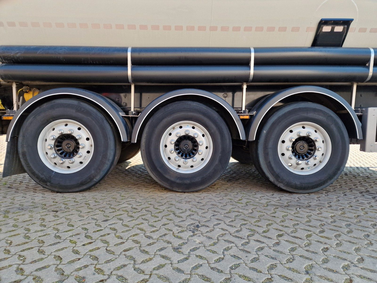 Silo semi-trailer Feldbinder KIP 60/7300/A/2 / 60.000 l / Kippsilo: picture 27