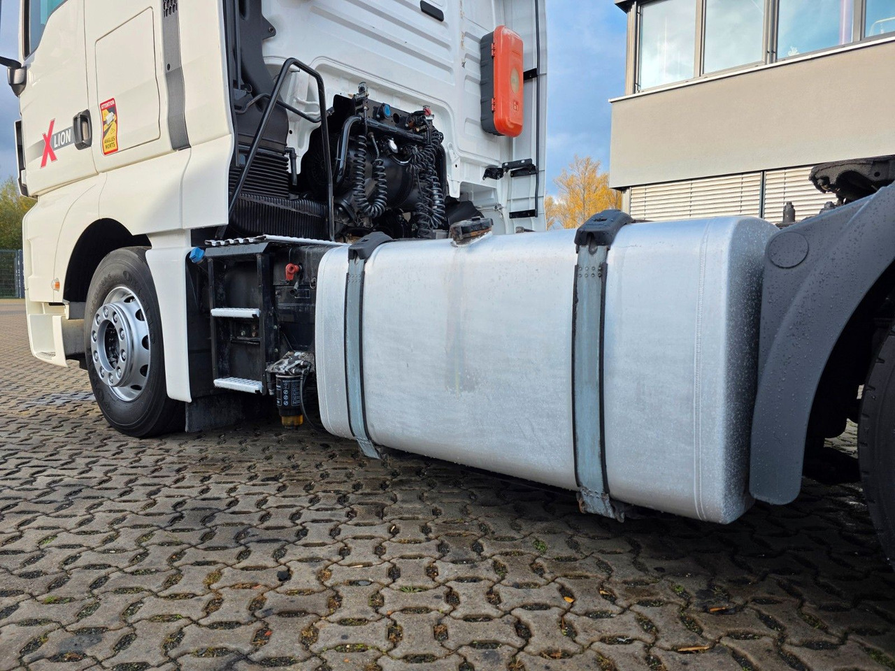 Tractor unit MAN TGX 18.460 4X2 BLS / Retarder / 2 Tanks: picture 14 Tractor unit MAN TGX 18.460 4X2 BLS / Retarder / 2 Tanks: picture 14