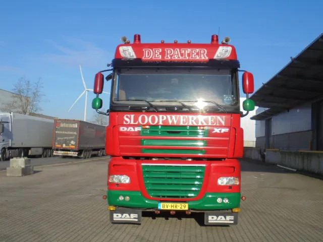 DAF XF 105 410 FAD 8X4 STEEL SUSPENSION - Hook lift truck: picture 3 DAF XF 105 410 FAD 8X4 STEEL SUSPENSION - Hook lift truck: picture 3