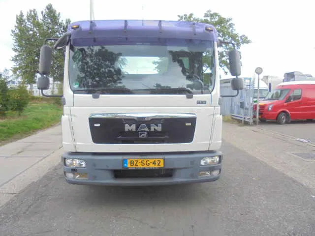 Autotransporter truck MAN TGL 8.180 TGL 8.180 COMBI OPRIJWAGEN NL KENTEKEN APK 25-05-2026: picture 6 Autotransporter truck MAN TGL 8.180 TGL 8.180 COMBI OPRIJWAGEN NL KENTEKEN APK 25-05-2026: picture 6