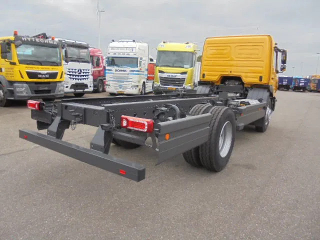 Mercedes-Benz Atego 1518 NEW DEMO MET FABRIEKS GARANTIE - Cab chassis truck: picture 4 Mercedes-Benz Atego 1518 NEW DEMO MET FABRIEKS GARANTIE - Cab chassis truck: picture 4