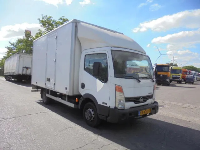 Nissan Cabstar 35.14 - Box van: picture 3 Nissan Cabstar 35.14 - Box van: picture 3