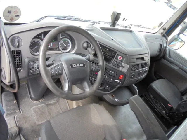 Interior photo 2: Tractor unit DAF XF 440 MEGA