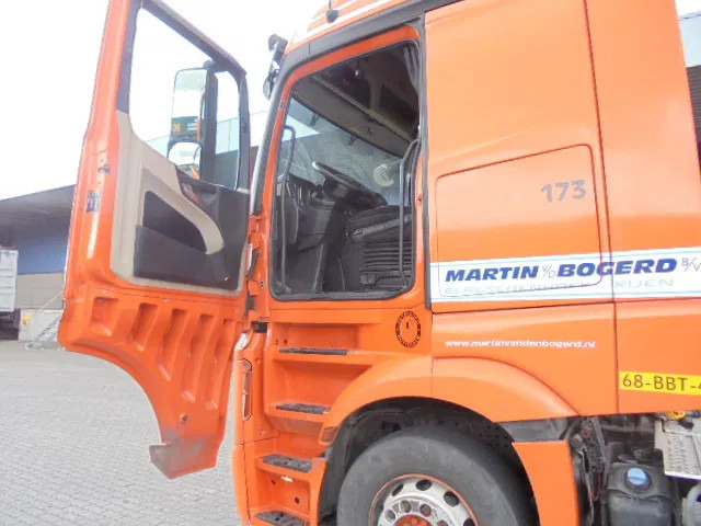 Tractor unit Mercedes-Benz Actros 1842 LS NL TRUCK: picture 9