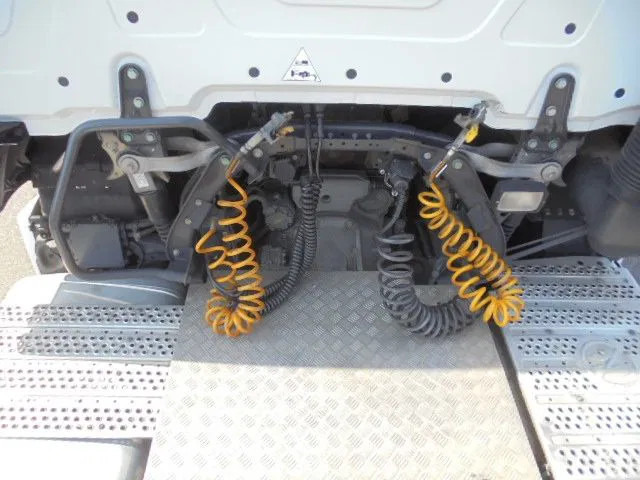 Tractor unit Mercedes-Benz Actros 1843: picture 6