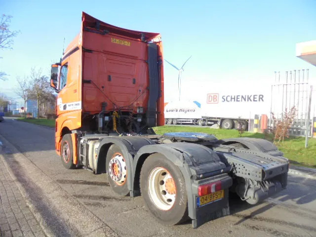 Tractor unit Mercedes-Benz Actros 2645 EUR6 6X2: picture 7