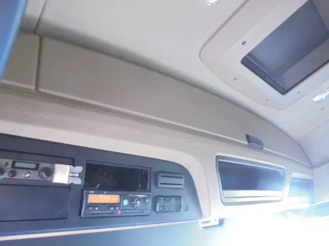 Tractor unit Mercedes-Benz Actros 2645 EUR6 6X2: picture 15