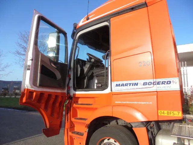 Tractor unit Mercedes-Benz Actros 2645 EUR6 6X2: picture 8