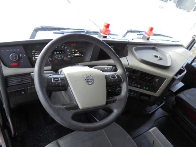 Tractor unit Volvo FH 420 MEGA: picture 12